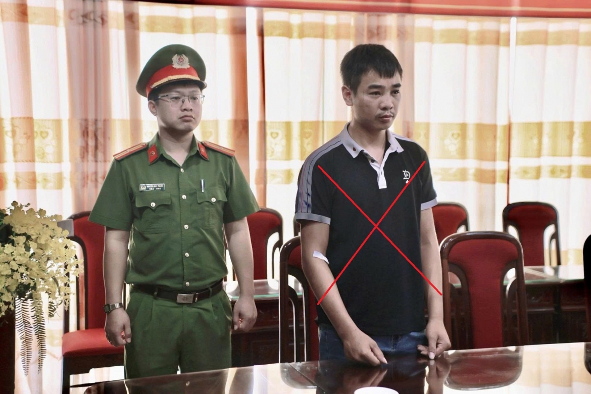 Cơ quan CSĐT Công an tỉnh Sơn La thi hành các quyết định tố tụng với đối tượng Đỗ Đình Dũng.