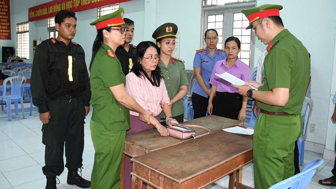 Công an Vĩnh Long thi hành lệnh bắt bị can Cao Thị Ngọc Mai