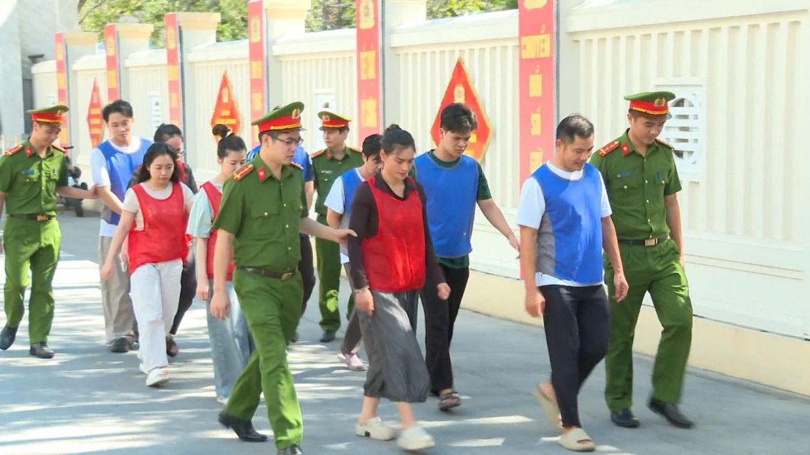 Các đối tượng liên quan đến vụ án tại cơ quan Công an. Ảnh: CA Thanh Hóa.