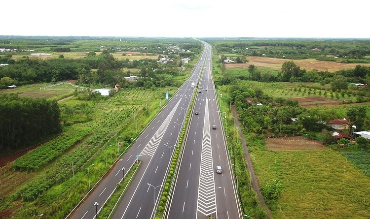 Thành lập Hội đồng thẩm định Báo cáo tiền khả thi điều chỉnh Dự án cao tốc Bắc - Nam phía Tây đoạn Gia Nghĩa - Chơn Thành.