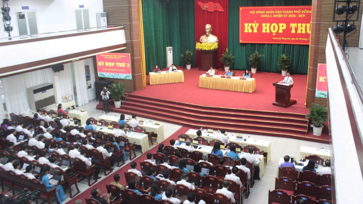 Đại diện Ủy ban MTTQ Việt Nam TP. Đồng Nai báo cáo tại kỳ họp HĐND