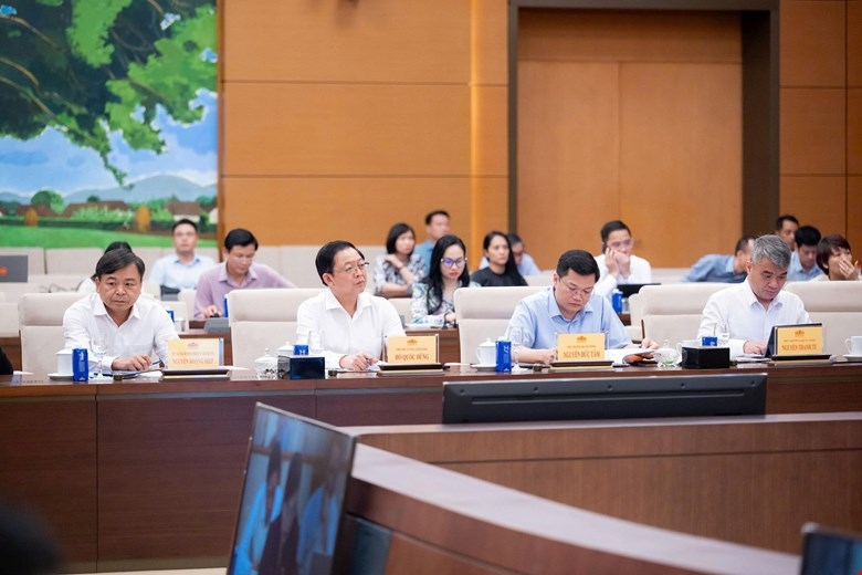 Các đại biểu tham dự phiên họp.