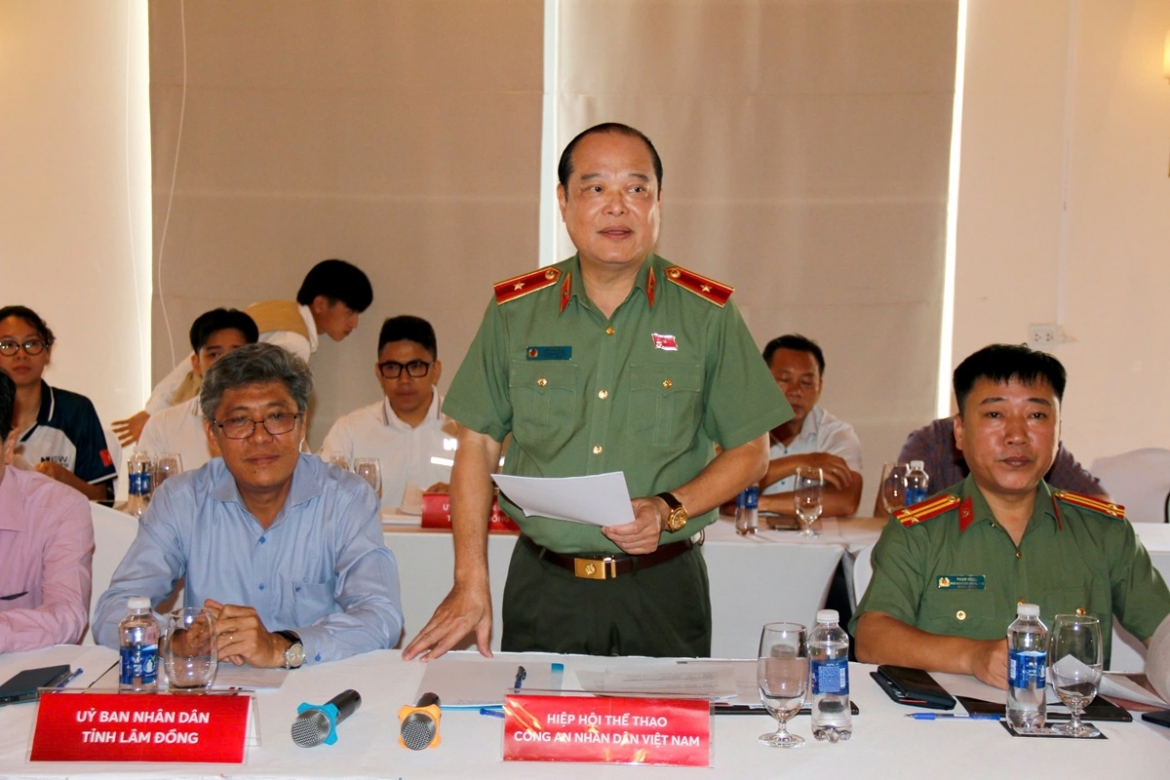 Đại diện Hiệp hội Thể thao Công an nhân dân Việt Nam phát biểu tại cuộc họp. Ảnh: B.H