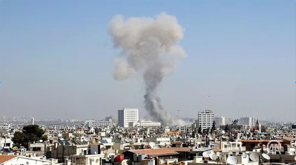 Khói bốc từ vụ đánh bom ở Syria. (Nguồn: Bộ Nội vụ Syria)