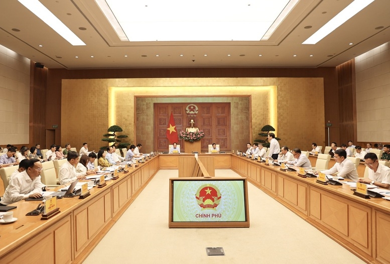 Phó Thủ tướng Nguyễn Văn Thắng và Phó Thủ tướng Lê Tiến Châu đồng chủ trì cuộc họp rà soát dự án luật về đô thị đặc biệt và đặc khu kinh tế - Ảnh: VGP/Thu Sa