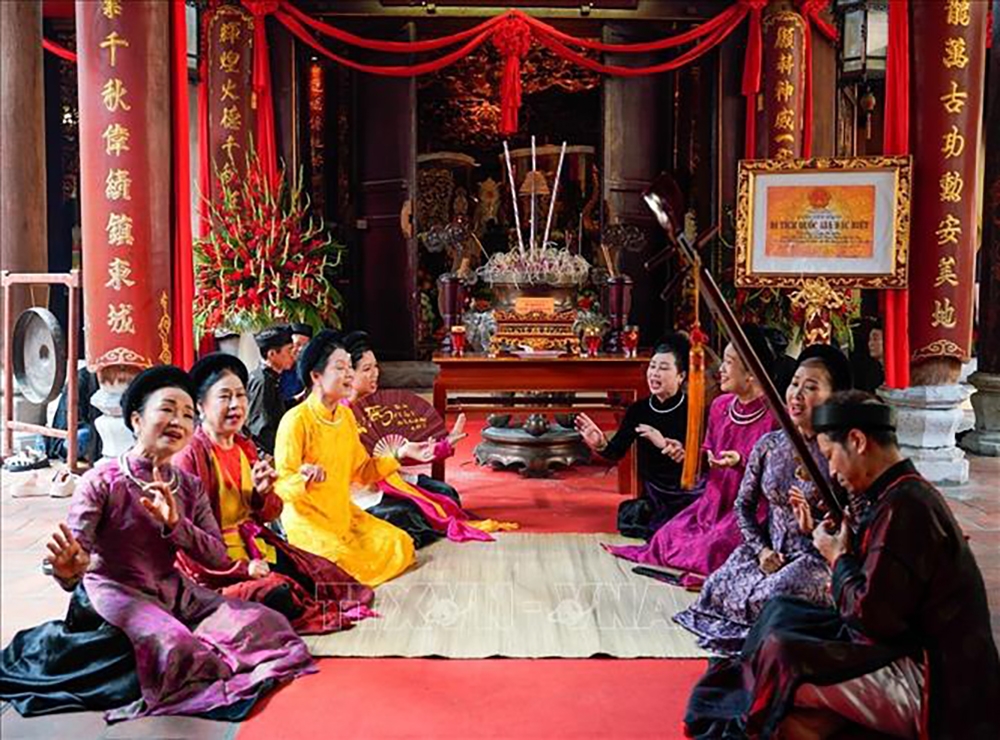 Các nghệ sĩ biểu diễn nghệ thuật truyền thống tại không gian đền Bạch Mã, Hà Nội. (Ảnh: Khánh Hòa/TTXVN)