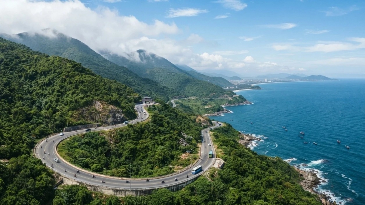 Đèo Hải Vân như áng thơ hùng vĩ giữa đất trời. (Ảnh: IG)