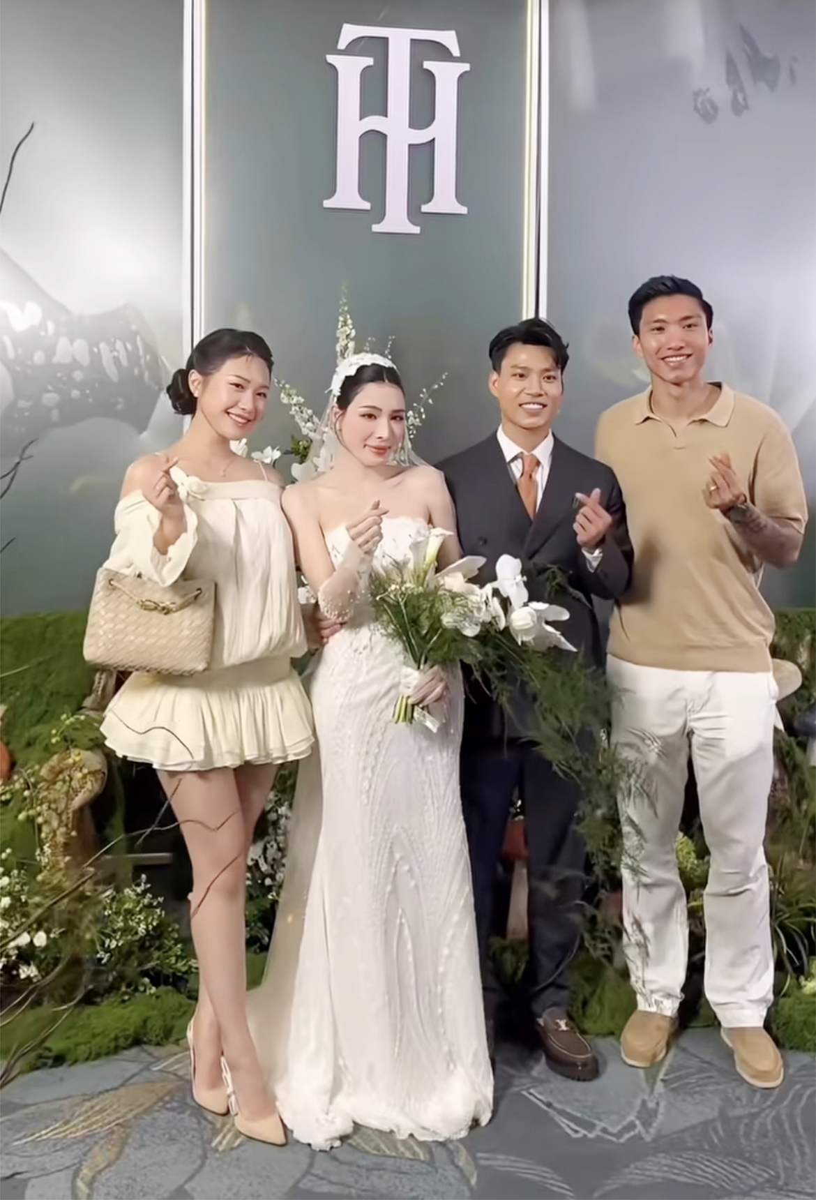 Doãn Hải My lên đồ đi ăn cưới là rõ đẳng cấp Top 10 Hoa hậu Việt Nam, khác hẳn style nhạt nhạt thường ngày.