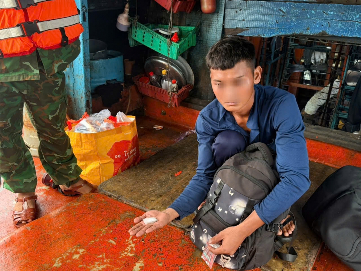 Đối tượng tàng trữ chất ma túy trên tàu cá.