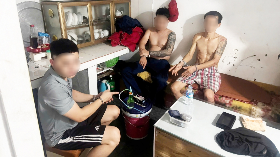 Các đối tượng bị bắt quả tang tại hiện trường