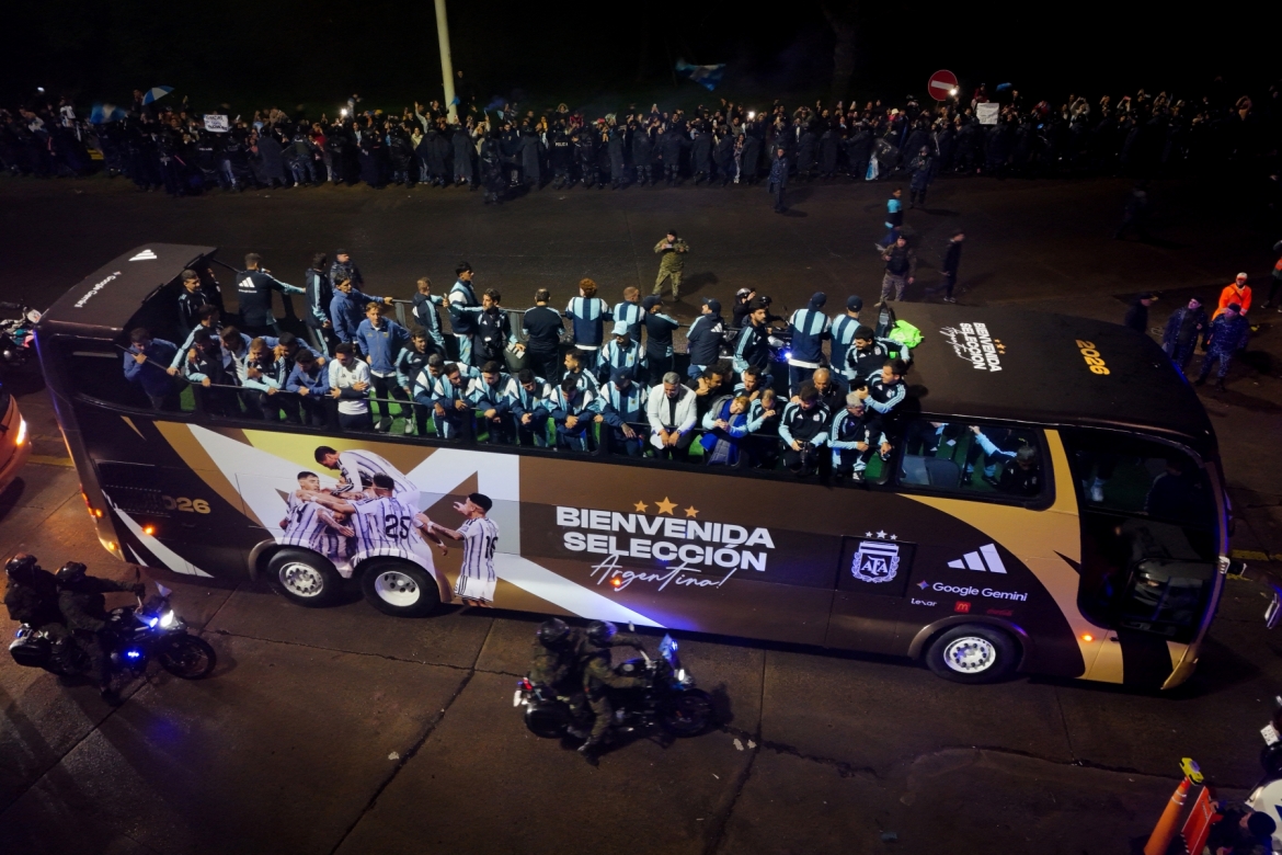 Rạng sáng 21/7 theo giờ Việt Nam, các thành viên ĐT Argentina đã trở về nước sau khi giành ngôi á quân World Cup 2026.