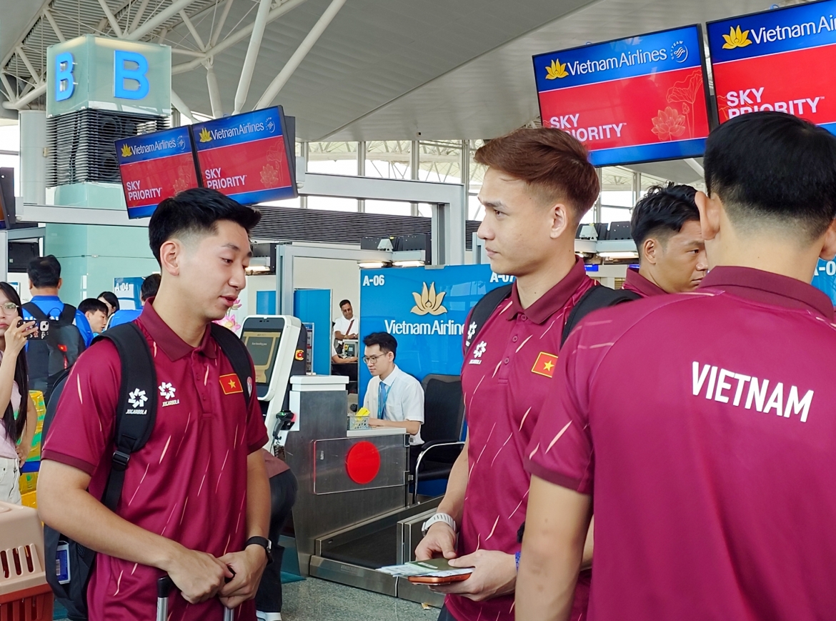ĐT Việt Nam lên đường sang Hàn Quốc tập huấn. (Ảnh: VFF)