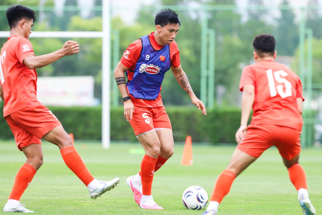 ĐT Việt Nam trở lại sân tập sau chiến thắng 6-0 trước Siheung FC. (Ảnh: VFF)