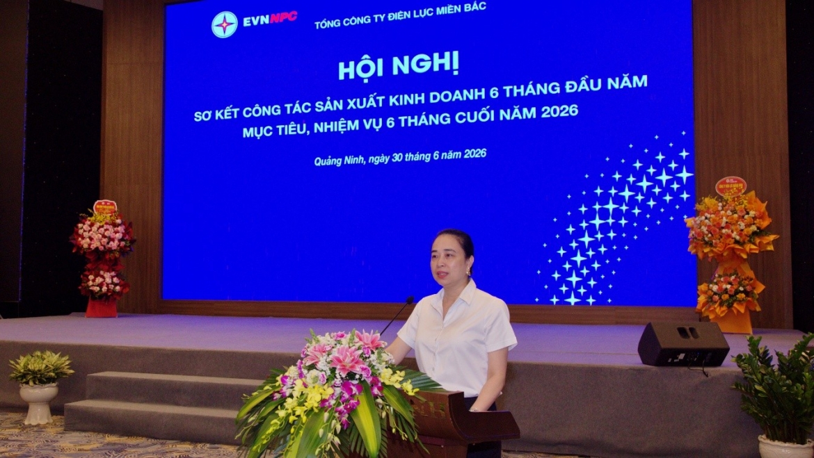 Bà Đỗ Nguyệt Ánh – Chủ tịch Hội đồng thành viên EVNNPC phát biểu chỉ đạo tại Hội nghị sơ kết công tác sản xuất kinh doanh 6 tháng đầu năm 2026, đánh giá toàn diện kết quả thực hiện nhiệm vụ 6 tháng đầu năm và định hướng các giải pháp trọng tâm nhằm hoàn thành toàn diện kế hoạch năm 2026.