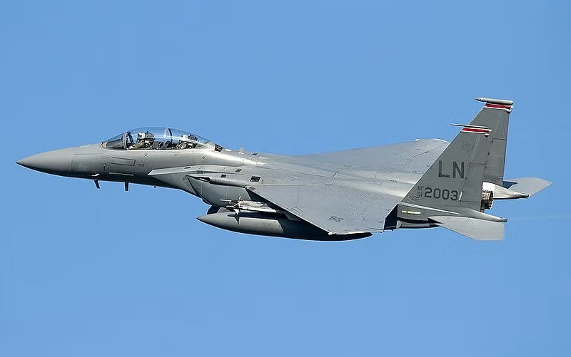 Tiêm kích F-15E của Phi đội Tiêm kích số 494 thuộc Không quân Mỹ (USAF), triển khai tại Căn cứ Không quân Hoàng gia Anh RAF Lakenheath. Ảnh: USAF