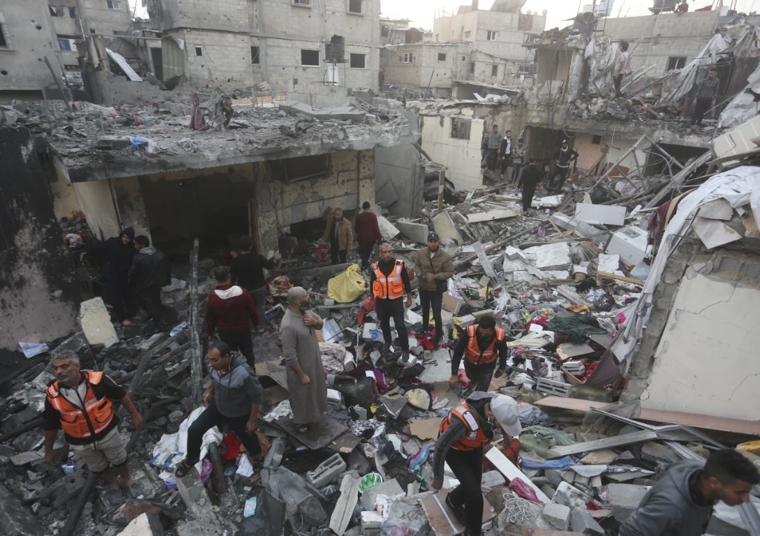 Cơ sở hạ tầng bị phá hủy tại Gaza do xung đột. Ảnh: AP
