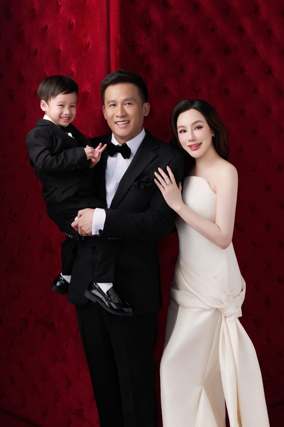 Sau nhiều năm kín tiếng về đời tư, Hồ Quỳnh Hương mới đây có những trải lòng về cuộc sống sau khi kết hôn và làm mẹ. Cô cho biết trước đây sống khá tự do với công việc, âm nhạc và những dự định của riêng mình. Còn kể từ khi làm mẹ, mỗi ngày thức dậy đều có một lý do rất đặc biệt để mỉm cười.