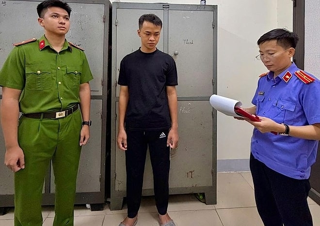 Khởi tố bị can và lệnh bắt tạm giam đối tượng Nguyễn Minh Hoàng về tội cưỡng đoạt tài sản. (Ảnh: Viện KSND Hà Tĩnh).