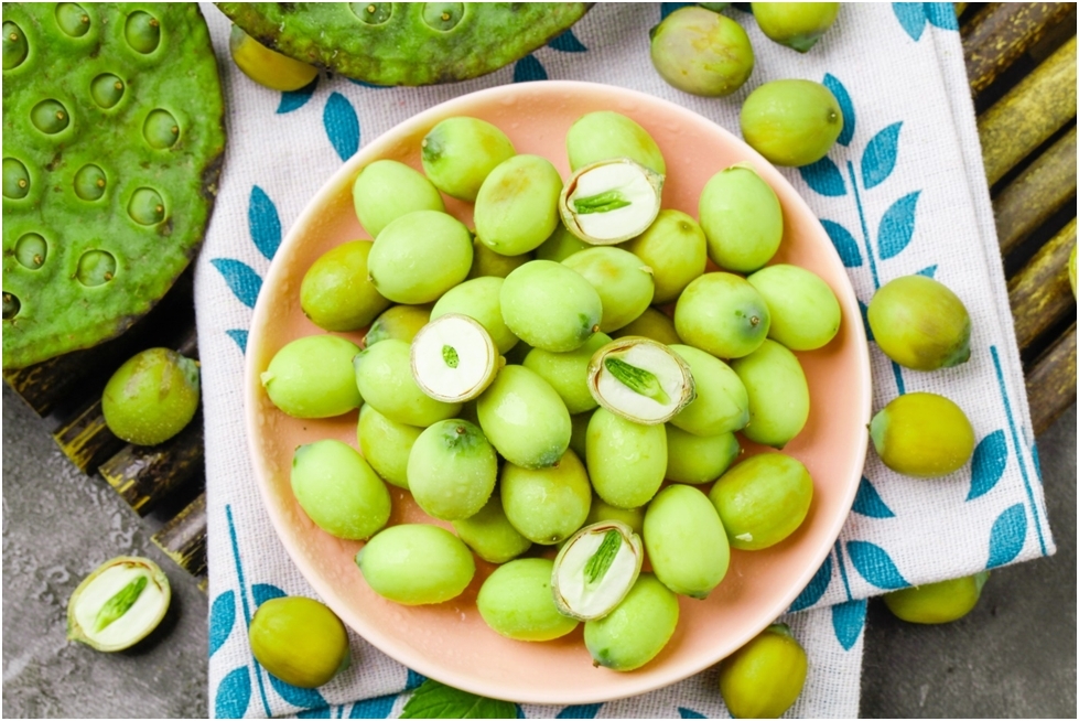 Hạt sen chứa nhiều magie, giúp cải thiện lưu thông máu, oxy và các chất dinh dưỡng khác.
