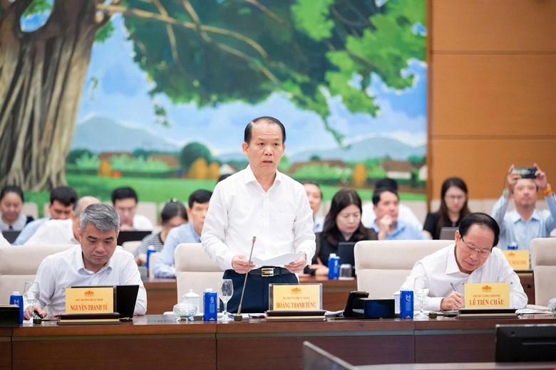 Bộ trưởng Bộ Tư pháp Hoàng Thanh Tùng trình bày Tờ trình của Chính phủ về dự án Luật Phát triển đô thị. Ảnh: Quốc hội