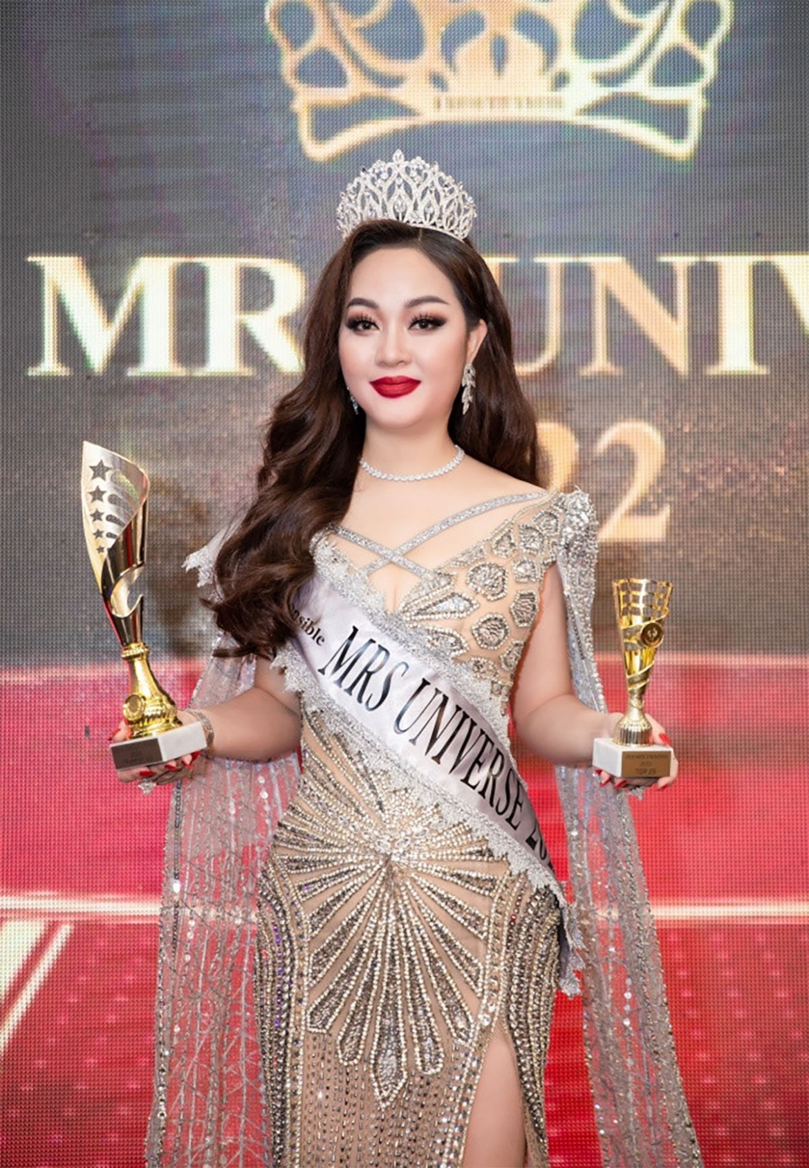 Hoàng Thị Thanh Nga từng đại diện Việt Nam tham gia và giành giải Á hậu 1 Hoa hậu Quý bà Hoàn vũ 2022. (Ảnh: Tổng hợp)