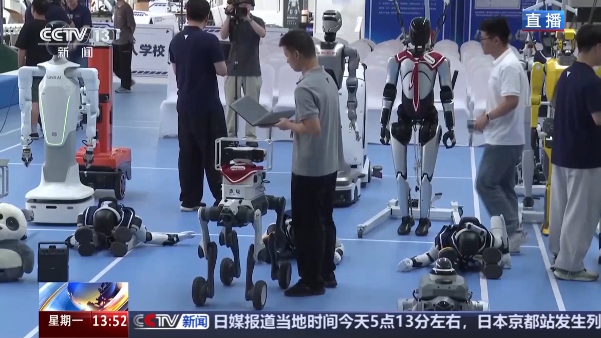 Học viên robot tuần tra. Ảnh: CCTV