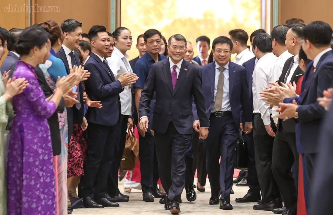 Thủ tướng Chính phủ Lê Minh Hưng chủ trì hội nghị.