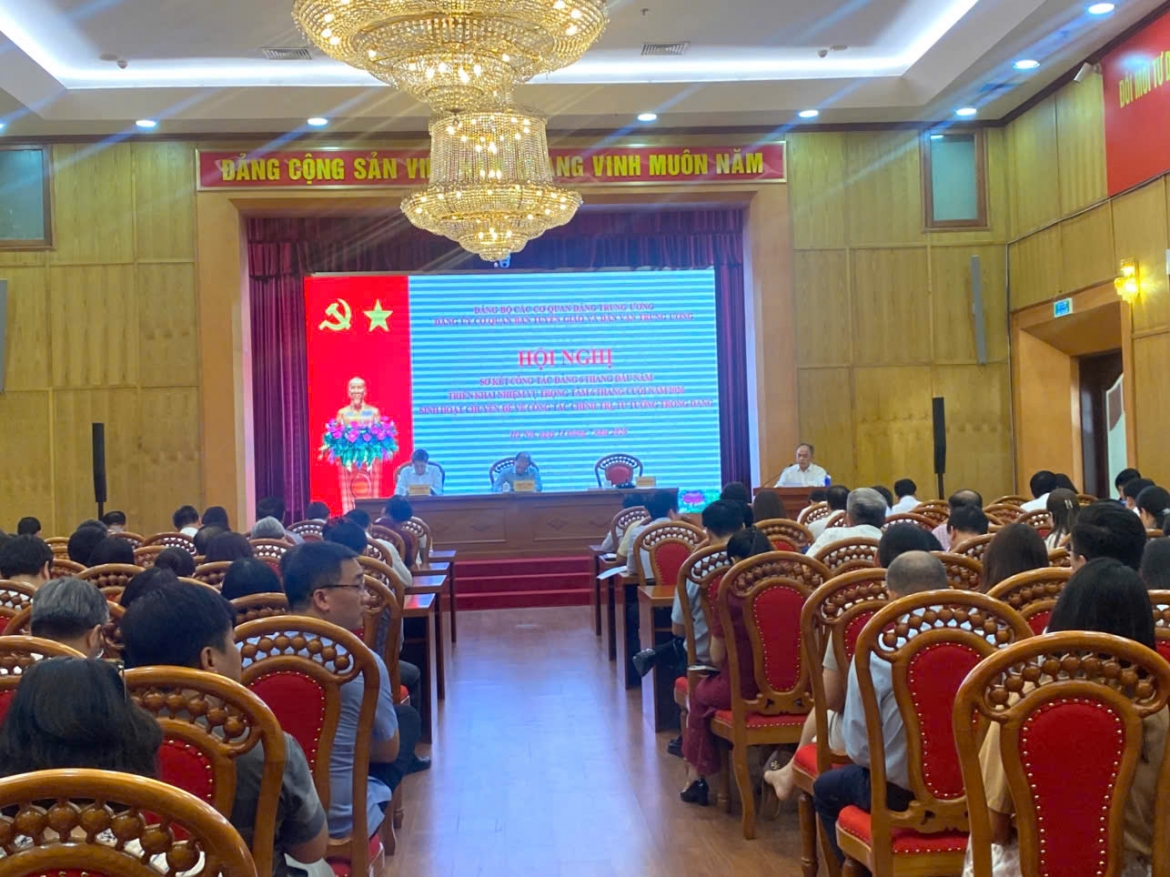 Toàn cảnh hội nghị.