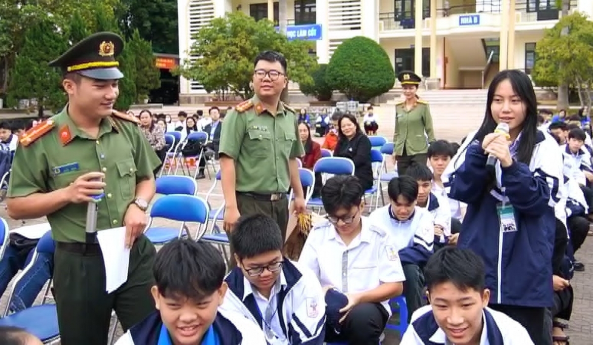 Hoạt động tuyên truyền, phổ biến kỹ năng số an toàn đã được triển khai tại các trường học.