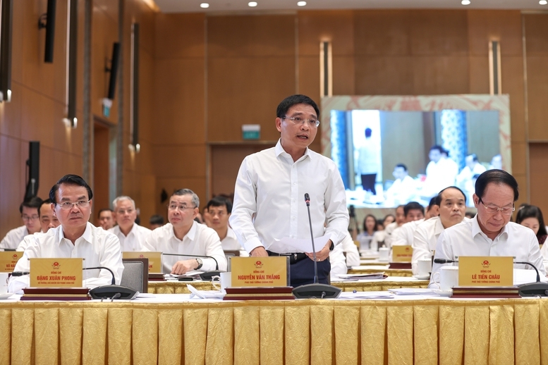 
Phó Thủ tướng Nguyễn Văn Thắng phát biểu tại phiên họp Chính phủ thường kỳ tháng 6/2026 và Hội nghị trực tuyến Chính phủ với các địa phương - Ảnh: VGP/Nhật Bắc