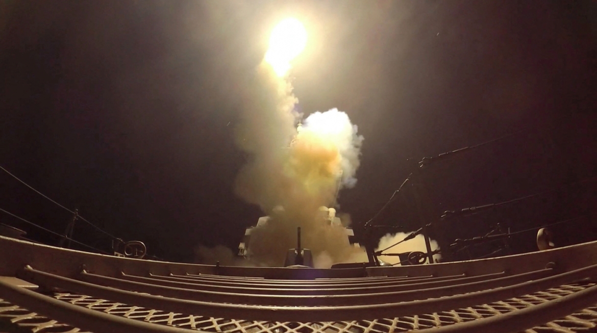 Hình ảnh được chụp từ một video do Bộ Chỉ huy Trung tâm Mỹ (CENTCOM) công bố ngày 12/7 cho thấy Mỹ tiến hành cuộc tấn công Iran. Ảnh: Reuters