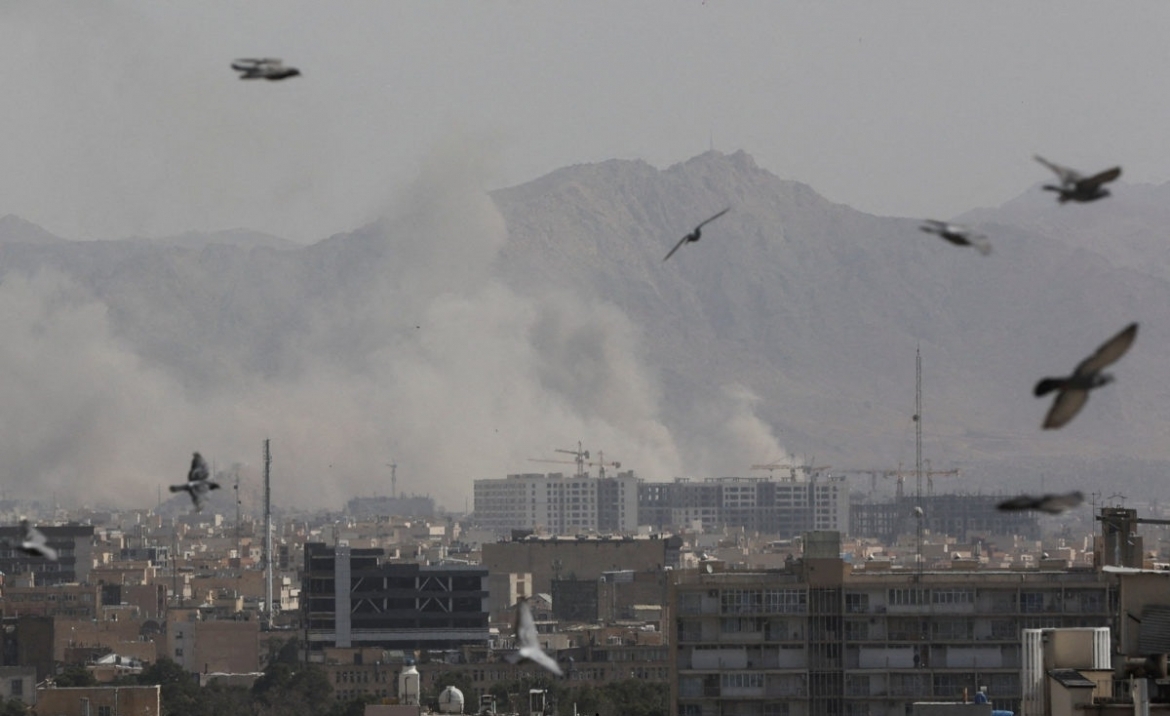 Israel và Mỹ tiến hành các cuộc tấn công vào Iran, tại Tehran hôm 28/2. Ảnh: Reuters