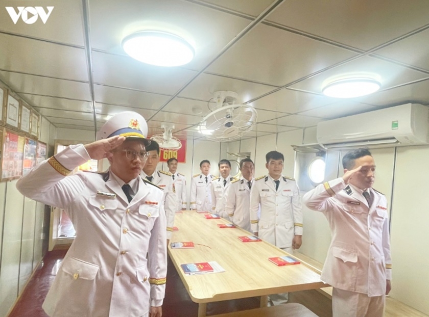 Lễ kết nạp Đảng viên của Lữ đoàn 125, Vùng 2 Hải quân. (Ảnh: Thu Lan)