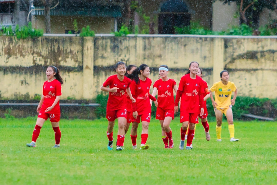 U16 nữ Phong Phú Hà Nam thắng đậm U16 nữ Hà Nội. (Ảnh: VFF)