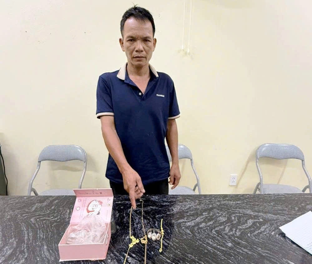 Công an bắt giữ Hoàng Văn Hiệp và thu hồi tài sản sau 36 giờ gây án. Ảnh: CACC