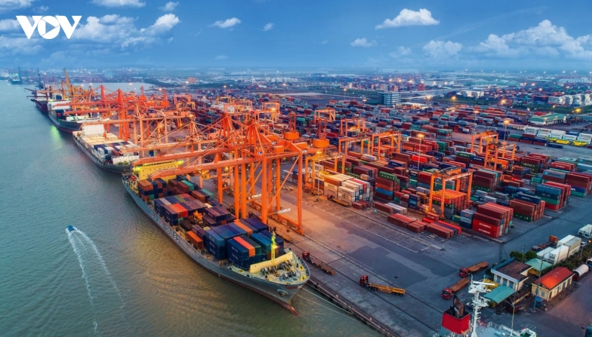 Hội nghị Trung ương 3 khóa XIV đánh dấu bước ngoặt trong tư duy chiến lược: Quản trị biển thống nhất với lãnh thổ. Việt Nam phải tiến ra biển sâu bằng “đôi chân thể chế và công nghệ”, tối ưu hóa không gian biển để phát triển nhanh, xanh và bền vững.