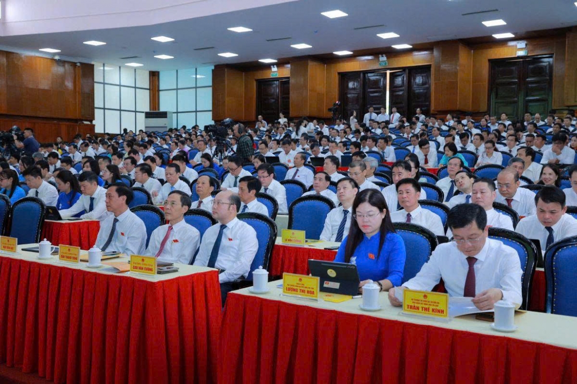 Đại biểu tham dự kỳ họp.