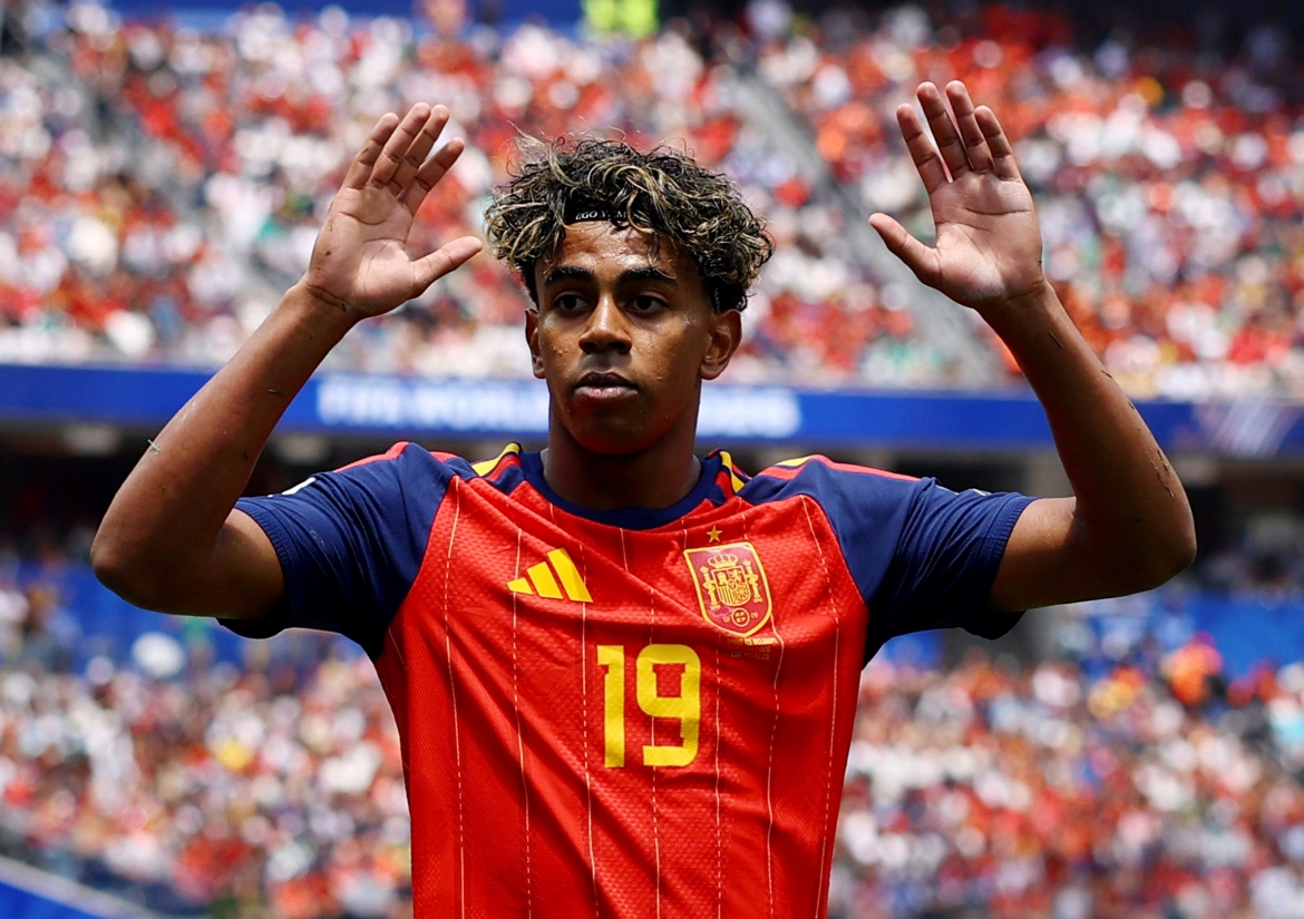 Lamine Yamal đi vào lịch sử World Cup sau trận thắng Bỉ (Ảnh: Reuters).