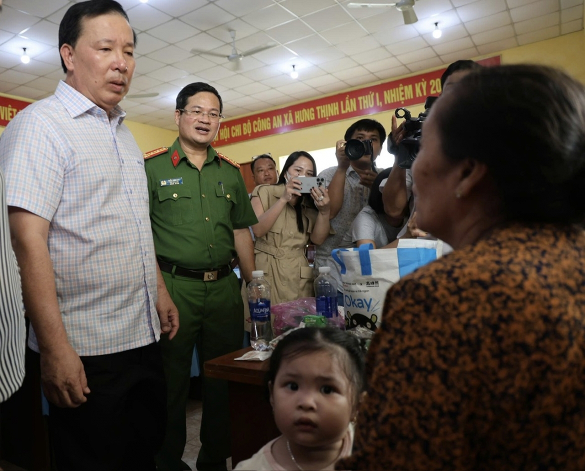 Lãnh đạo TP. Đồng Nai thăm hỏi, động viên các nạn nhân  (ảnh: ĐC)