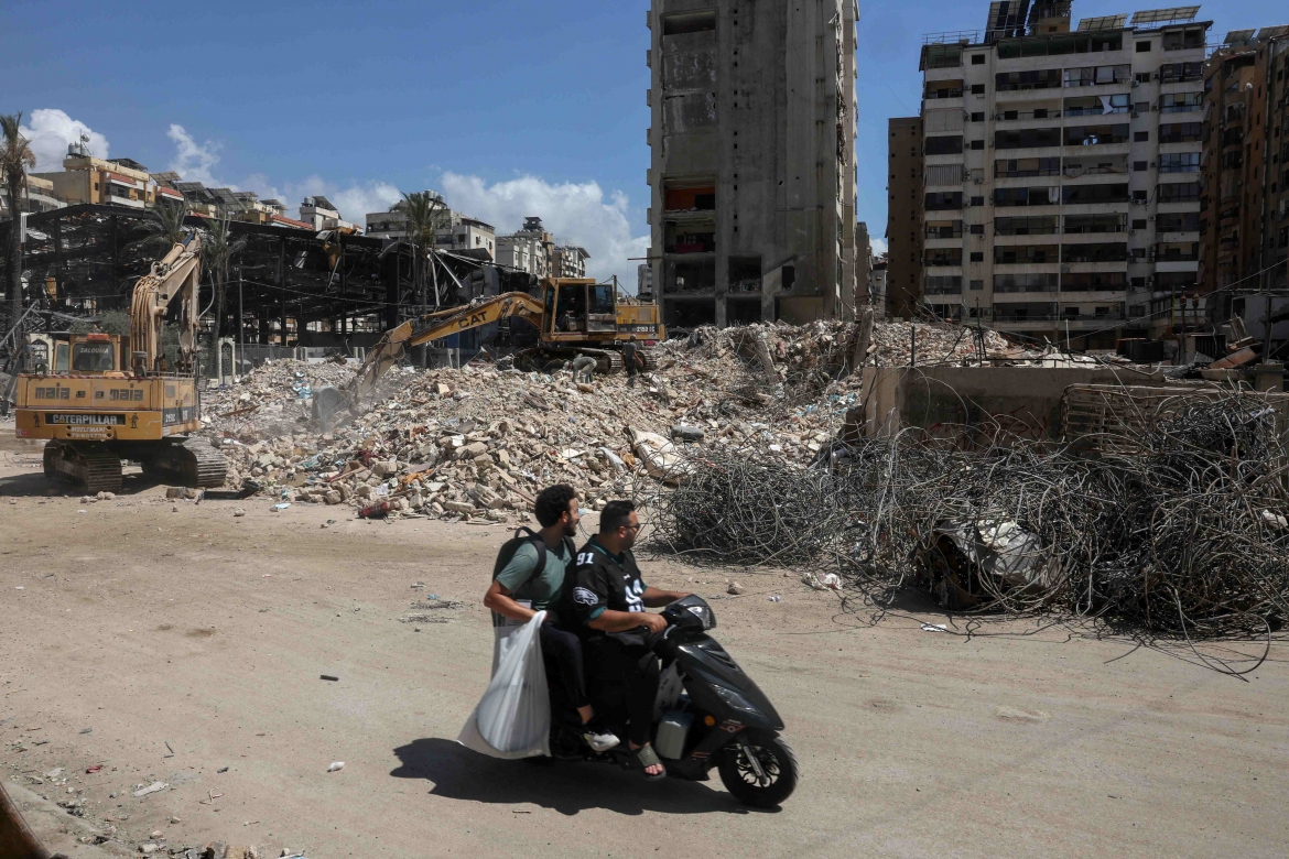 Cảnh đổ nát tại ngoại ô phía Nam thủ đô Beirut, Lebanon sau các cuộc không kích của Israel từ tháng 3 (Ảnh: Reuters)