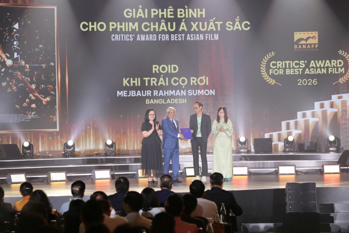 Giải Phê bình cho phim châu Á xuất sắc nhất: Roid (Khi trái cọ rơi) - Bangladesh.