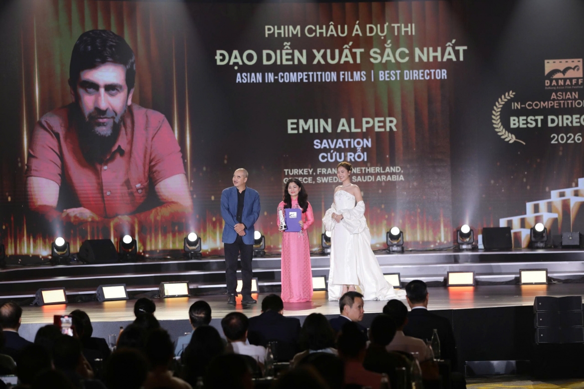 Đạo diễn xuất sắc: Emin Alper (Cứu rỗi).