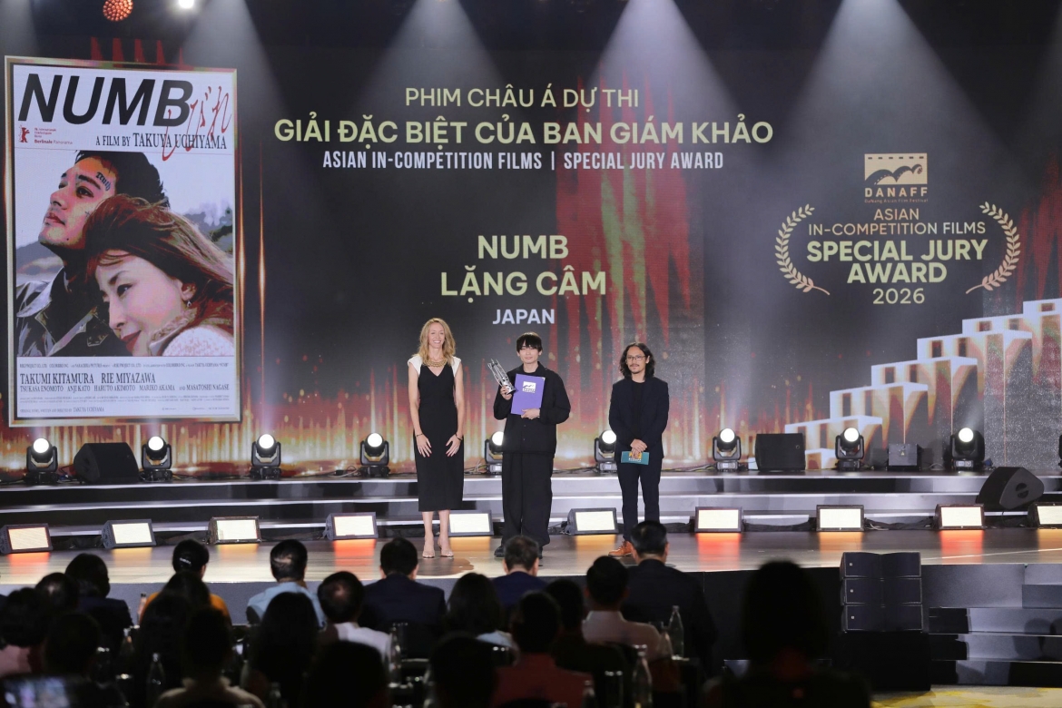 Giải Đặc biệt của Ban Giám khảo dành cho Phim Châu Á dự thi: Numb (Lặng câm) - Nhật Bản.