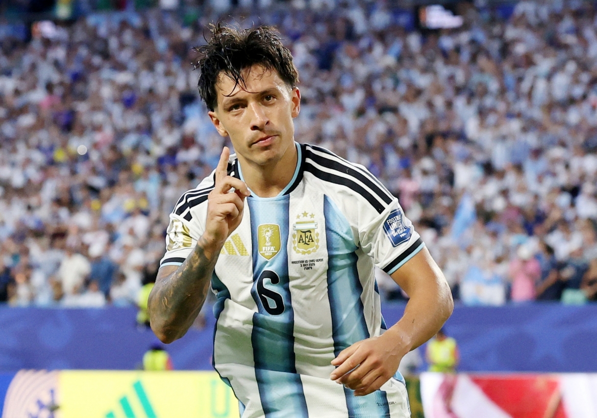 Trung vệ: Lisandro Martinez là điểm nhấn nổi bật trong hàng phòng ngự Argentina. Bên cạnh tinh thần chiến đấu, Lisandro Martinez sở hữu một loạt thống kê chuyên môn về phòng ngự thuộc nhóm hàng đầu World Cup 2026. Đáng tiếc, trung vệ này đã phải rời sân bất đắc dĩ trong trận chung kết vì chấn thương.