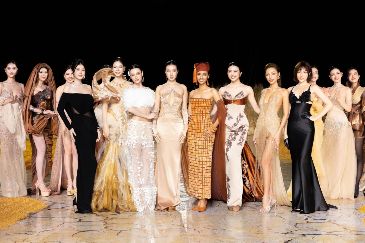 Top 6 đề cử danh hiệu Grand Fashion Award - Người đẹp Thời trang của Miss Grand Vietnam 2026 gồm Trịnh Yến Nhi, Ngô Bảo Ngọc, Mai Trâm Anh, Emoura Phạm, Lê Thị Trang và Nguyễn Thị Diễm Quyên. Người chiến thắng hạng mục này sẽ giành quyền vào thẳng Top 20 chung cuộc của Miss Grand Vietnam 2026.