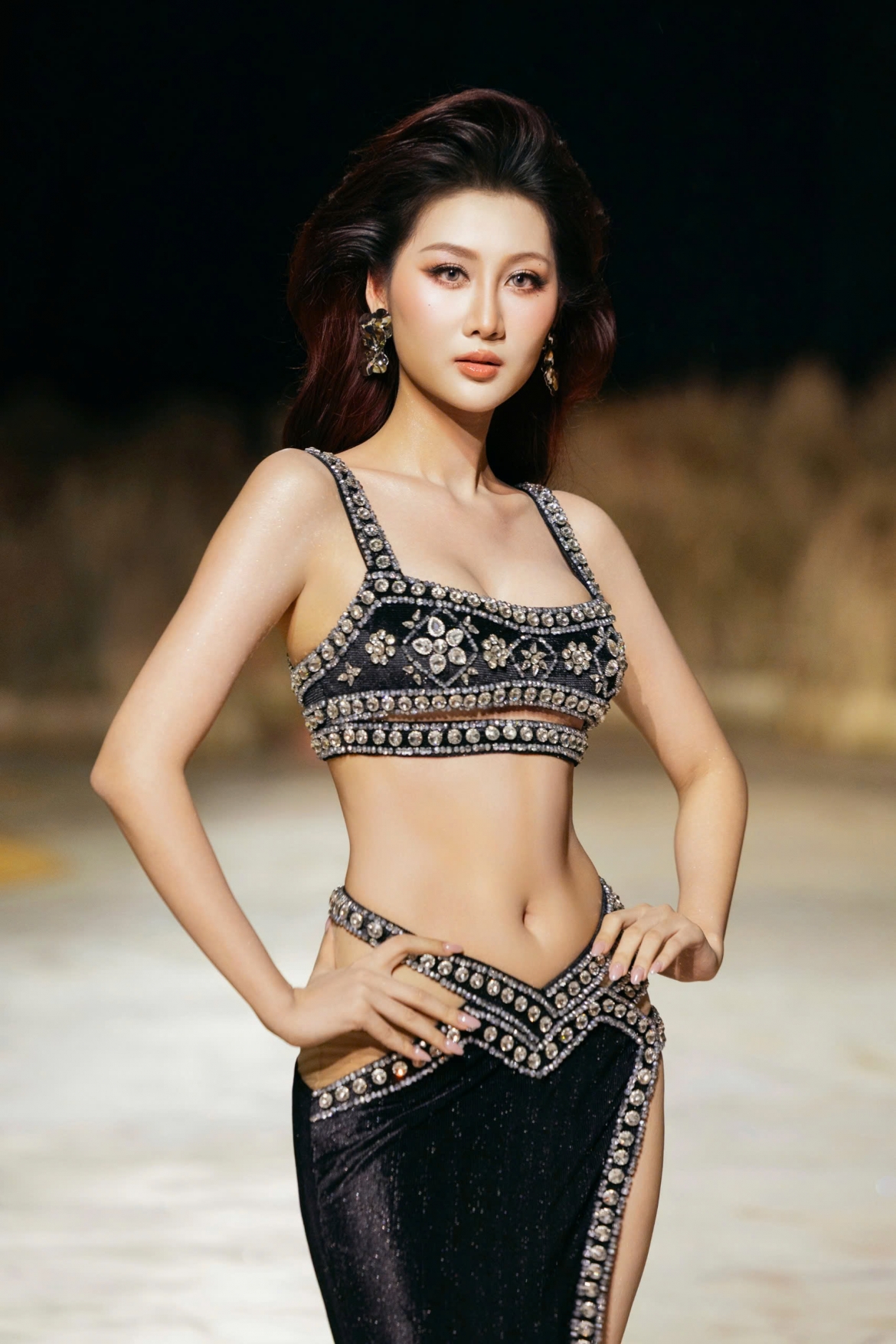 Sau những cung bậc từ mềm mại, tinh khôi, độc bản và mộng mơ, Vietnam Beauty Fashion Fest Season 15 bước vào chương cuối cùng - Kiêu hãnh.