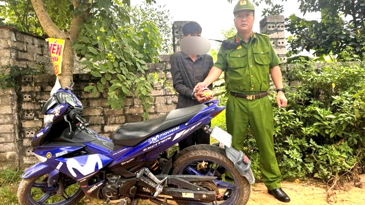 Đối tượng P.M.K cùng tang vật bị bắt giữ