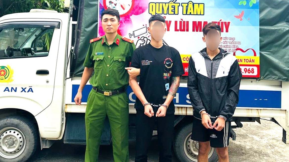 Đối tượng Khánh và Hùng tại cơ quan công an