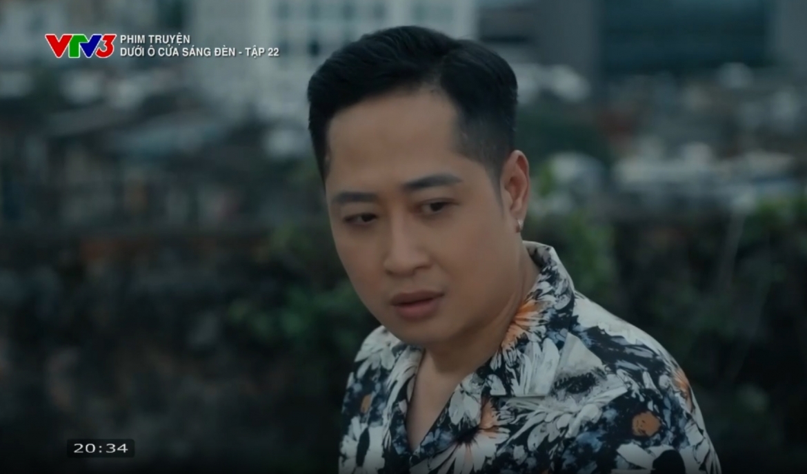 Mạnh Hưng tiếp tục gây chú ý với vai Hoàng trong "Dưới ô cửa sáng đèn", nhân vật khiến khán giả bức xúc vì loạt hành động sở khanh và thực dụng (ảnh: Chụp màn hình).