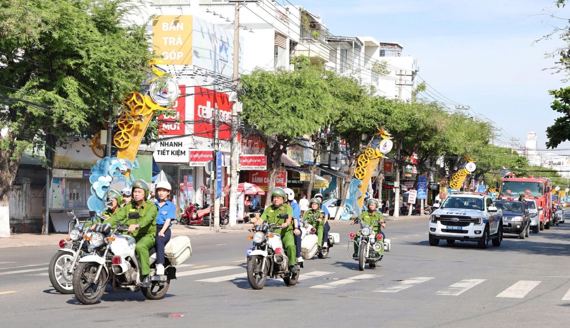 Diễu hành biểu dương lực lượng